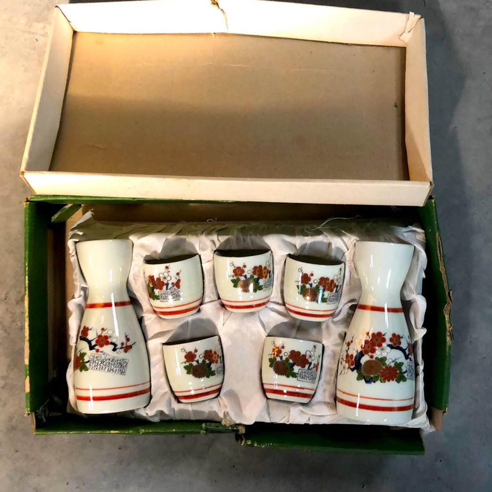 Old vintage JAPANESE SAKE SETS